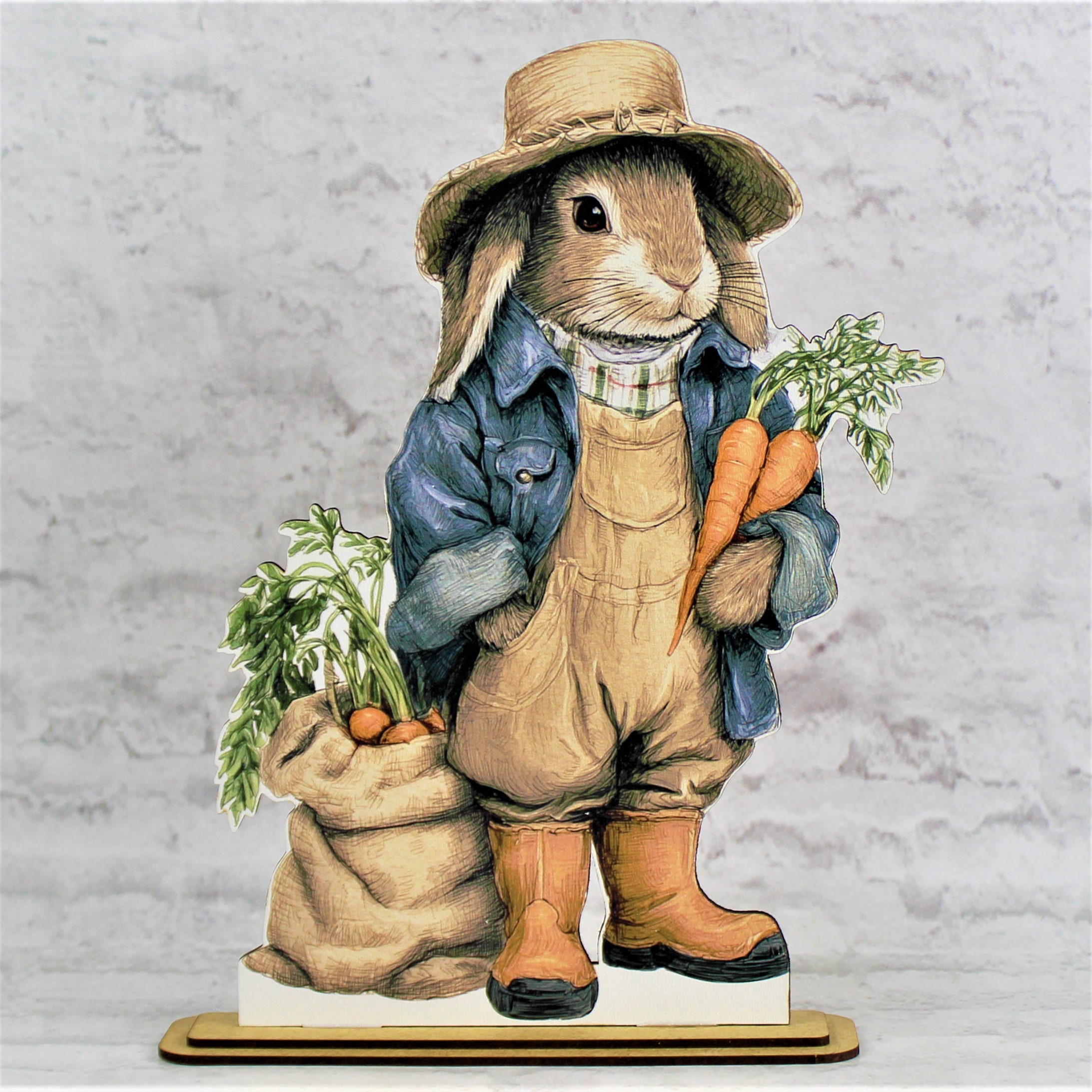 Wielkanocna Figurka 3D ZAJĄCZEK FARMER Z MARCHEWKAMI 31 cm - obrazek 2